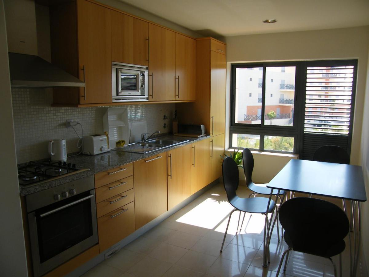 Luxurious First Floor With Balconies Overlooking Pool And Gardens. Albufeira