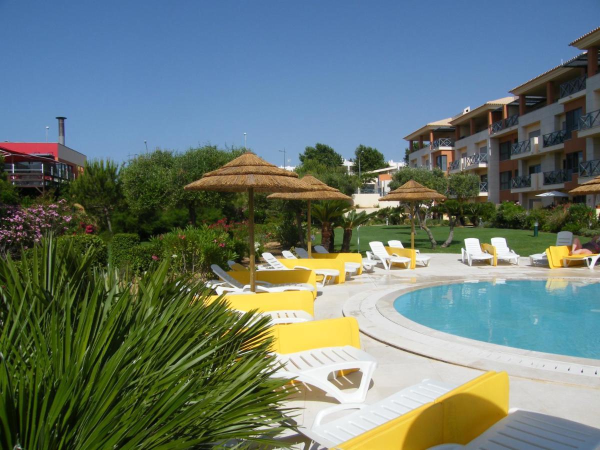 Luxurious First Floor With Balconies Overlooking Pool And Gardens. Albufeira