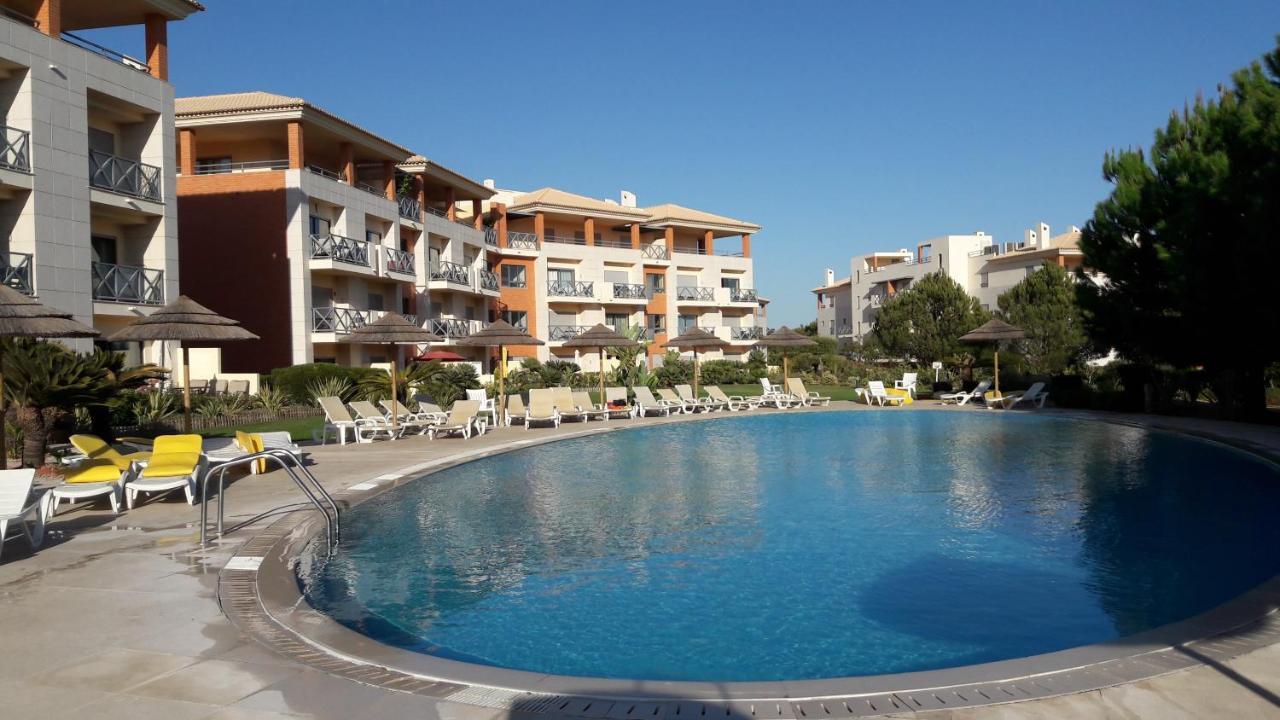 Luxurious First Floor With Balconies Overlooking Pool And Gardens. * Albufeira